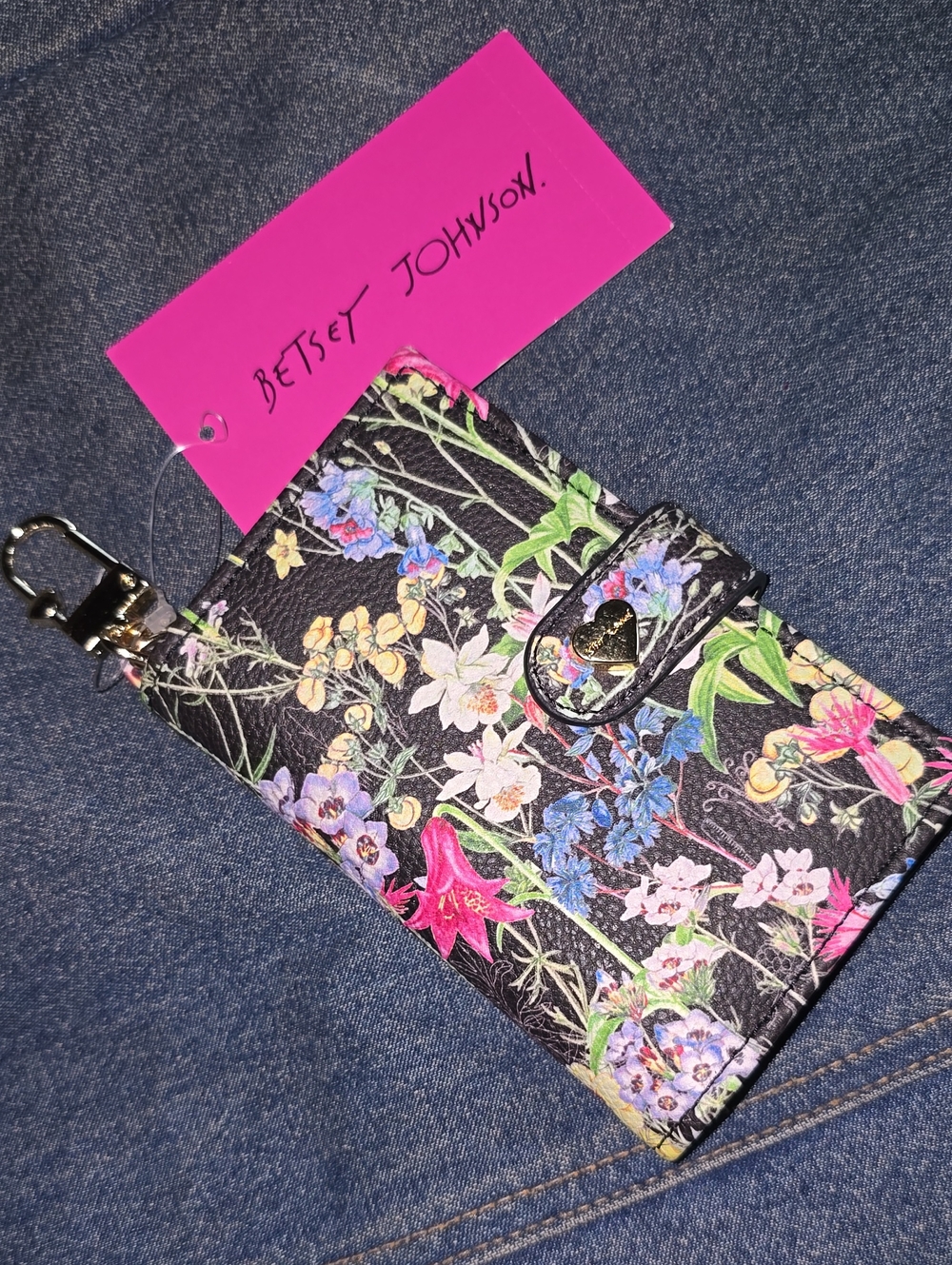NWT Betsey Johnson Gold Metal Keychain Clip with Floral Accent